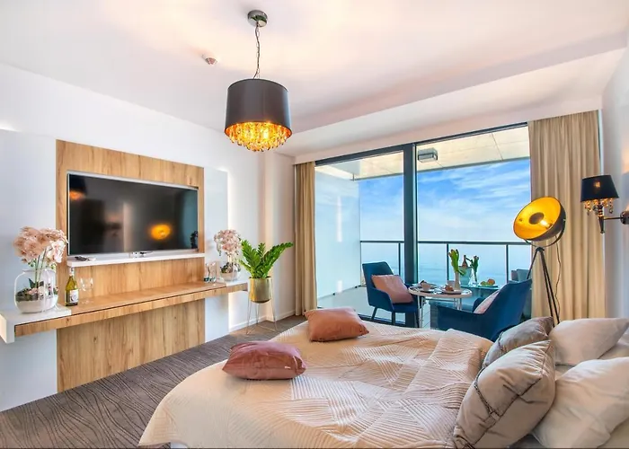 North Apartments, Sunsetview 507